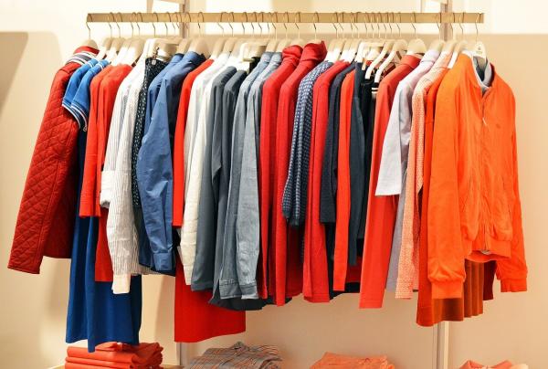 Kleding inpakken voor verhuizing
