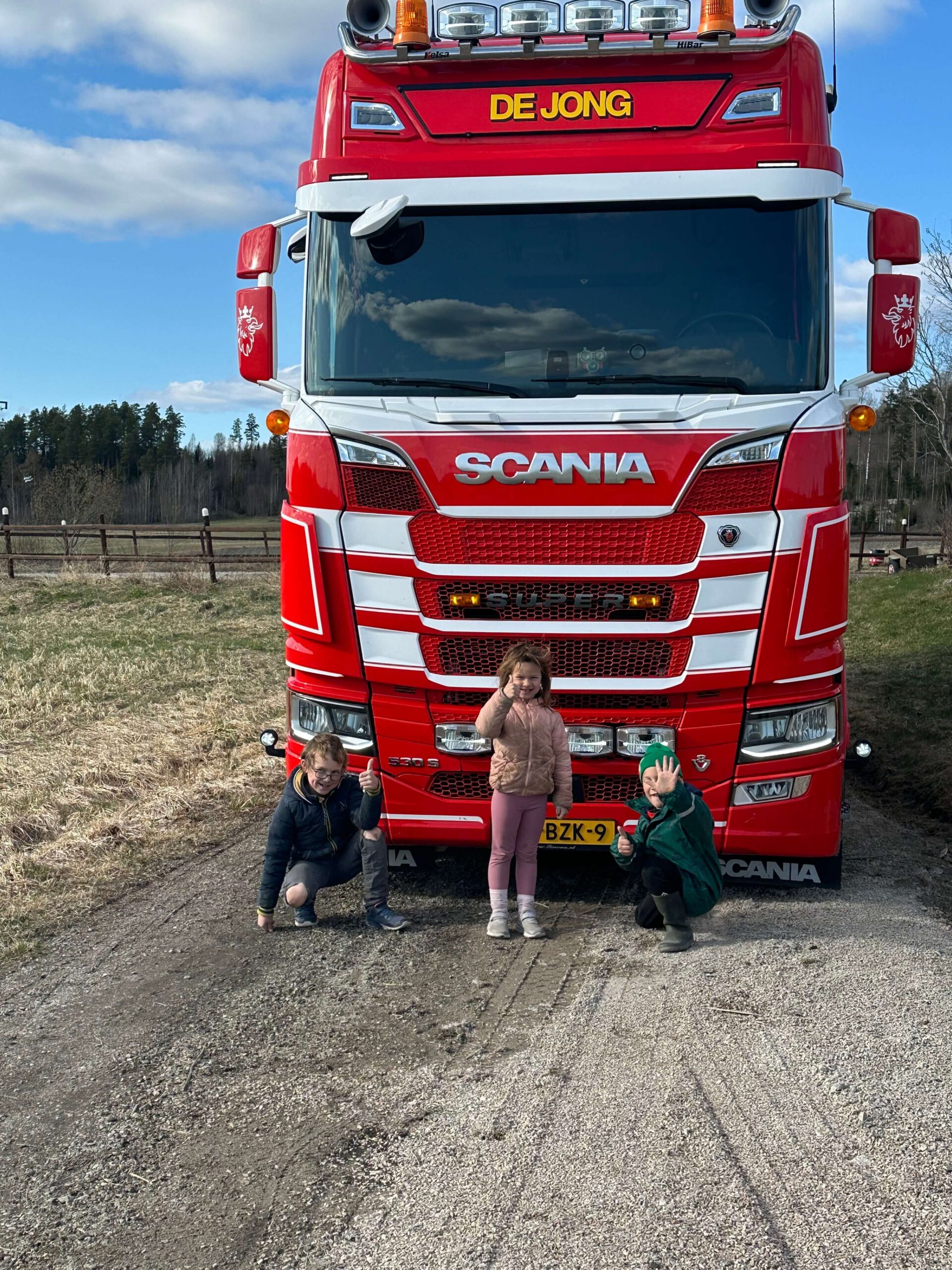 Kinderen voor de verhuiswagen