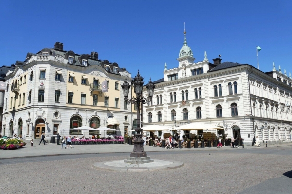 Studying in Sweden? Move cheaply!